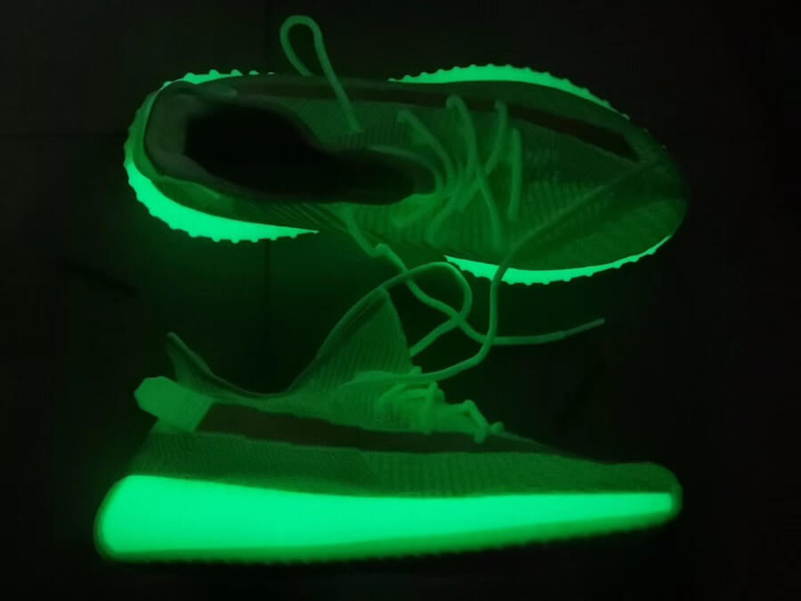 adidas yeezy 350 v2 glow in the dark
